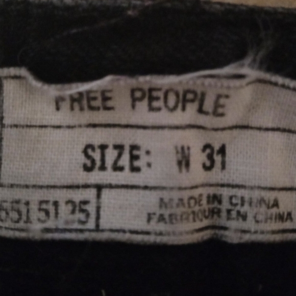 MENS SIZE 31/32 SKINNY BLACK FREE PEOPLE JEANS - Picture 2 of 3